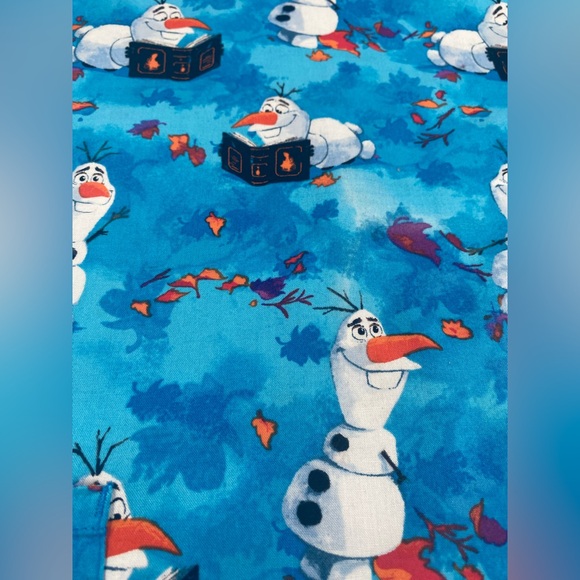 Disney Olaf Women's Scrub Top Size Small - Picture 5 of 5